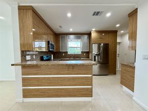 5070 SW 11th St, Plantation FL 33317