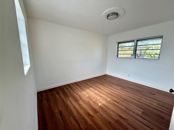 5070 SW 11th St, Plantation FL 33317