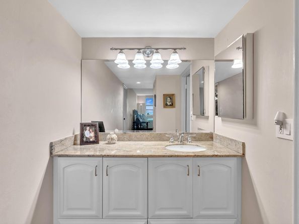 1147 Hillsboro Mile 802, Hillsboro Beach FL 33062