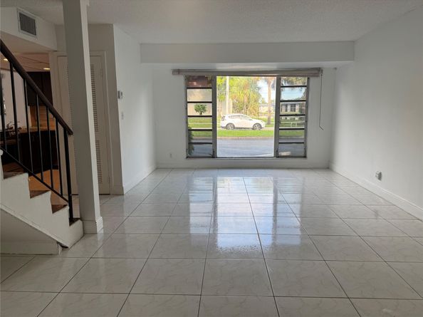 8031 Lagos De Campo Blvd L3, Tamarac FL 33321