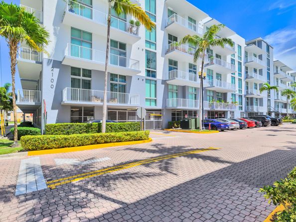 2100 Van Buren Street 203, Hollywood FL 33020