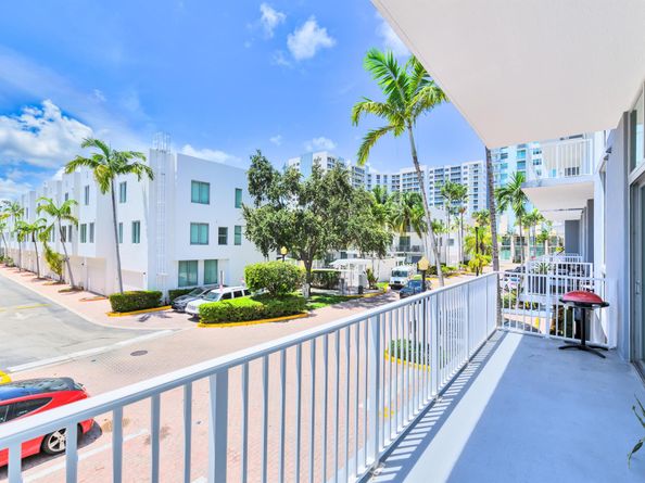 2100 Van Buren Street 203, Hollywood FL 33020
