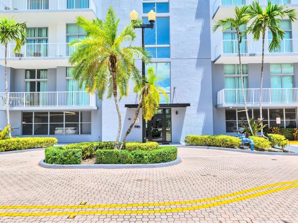 2100 Van Buren Street 203, Hollywood FL 33020