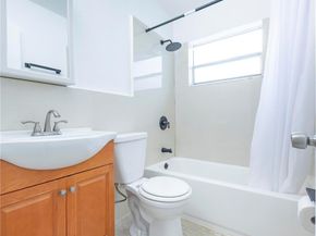 210 -216 NE 40th St, Oakland Park FL 33334