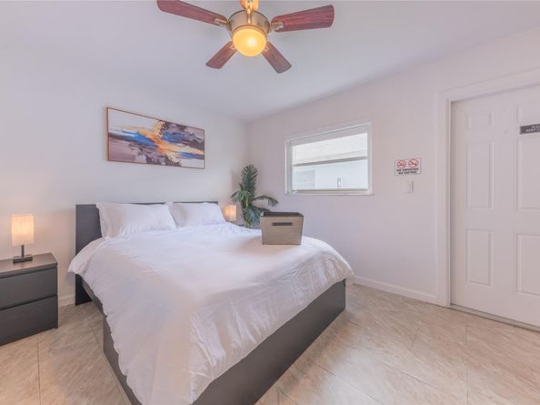 210 -216 NE 40th St, Oakland Park FL 33334