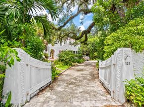 121 Rose Dr, Fort Lauderdale FL 33316