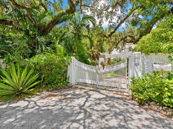 121 Rose Dr, Fort Lauderdale FL 33316