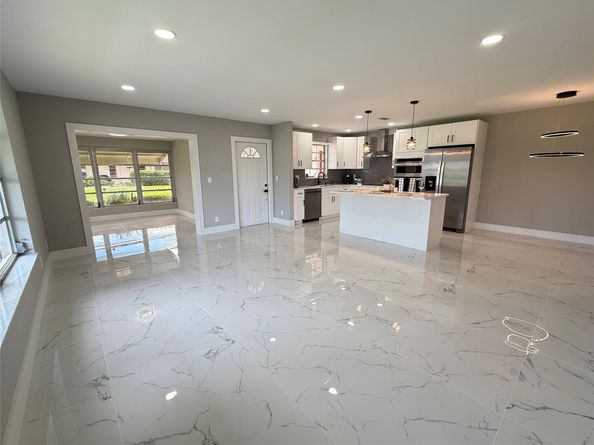 4935 NW 2nd St D, Delray Beach FL 33445