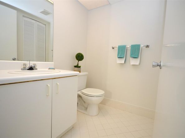801 SW 138th Ave 402E, Pembroke Pines FL 33027