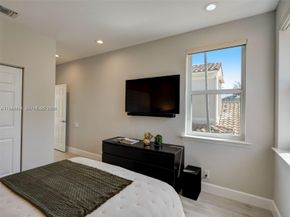 963 S Harbor View S, Hollywood FL 33019
