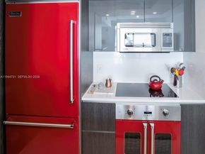 110 Washington Avenue 1722, Miami Beach FL 33139