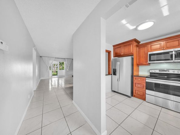 417 SW Natura Avenue B, Deerfield Beach FL 33441