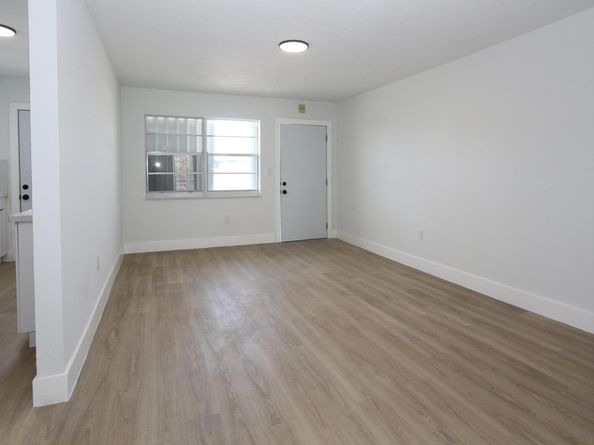 20120 NE 2nd Avenue W20, Miami Gardens FL 33179