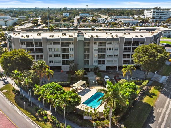 505 Spencer Drive 208, West Palm Beach FL 33409