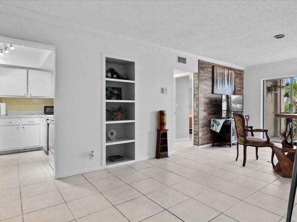 505 Spencer Drive 208, West Palm Beach FL 33409