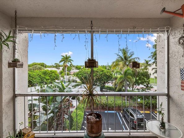 505 Spencer Drive 208, West Palm Beach FL 33409