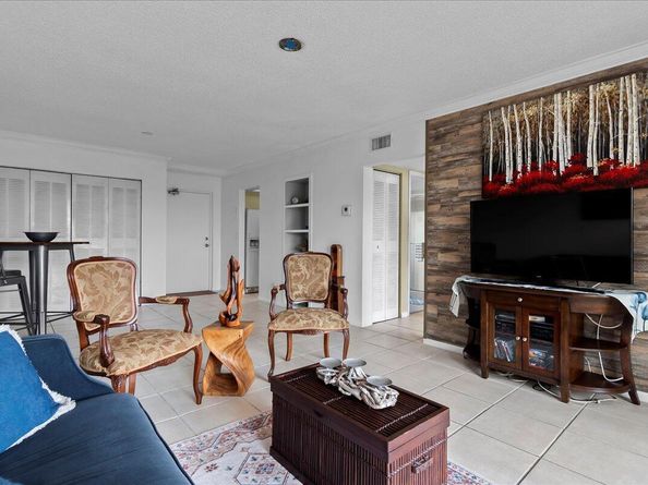 505 Spencer Drive 208, West Palm Beach FL 33409