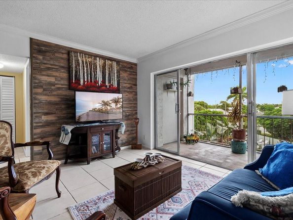 505 Spencer Drive 208, West Palm Beach FL 33409