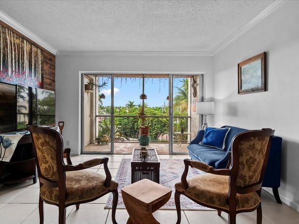 505 Spencer Drive 208, West Palm Beach FL 33409