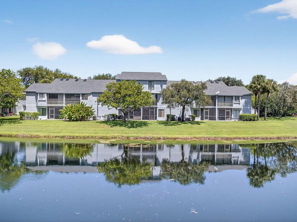 406 Harbour Pointe Way, Greenacres FL 33413