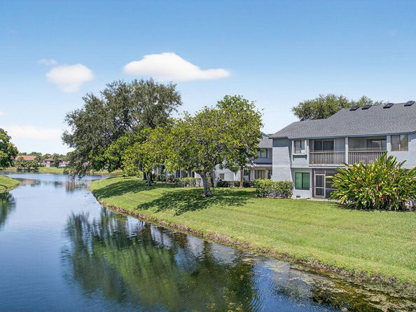 406 Harbour Pointe Way, Greenacres FL 33413