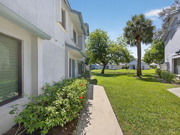 406 Harbour Pointe Way, Greenacres FL 33413