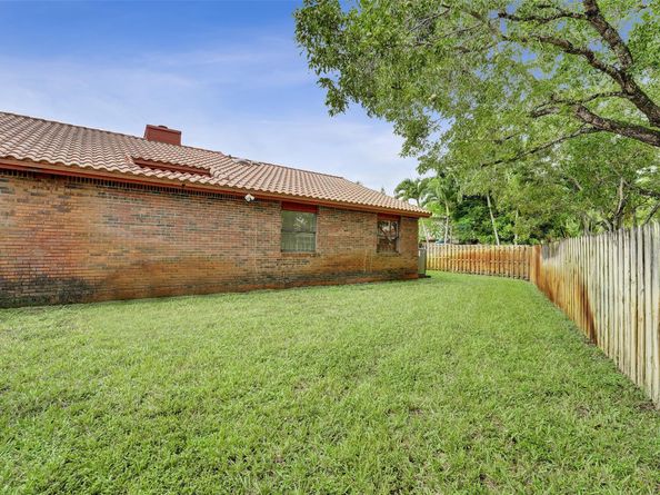 3440 E Point Dr, Cooper City FL 33026