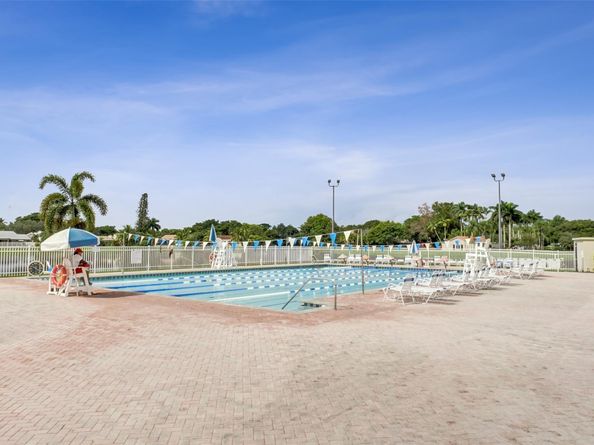 3440 E Point Dr, Cooper City FL 33026