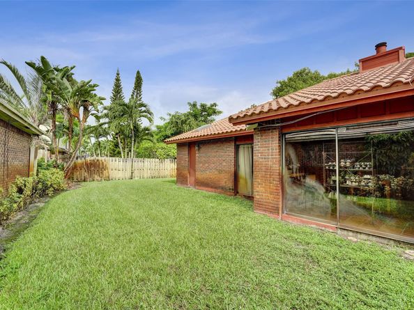 3440 E Point Dr, Cooper City FL 33026