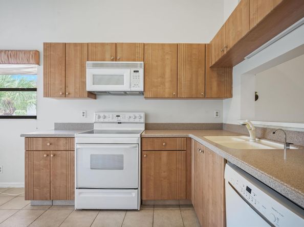 10910 Lakemore Lane 201, Boca Raton FL 33498