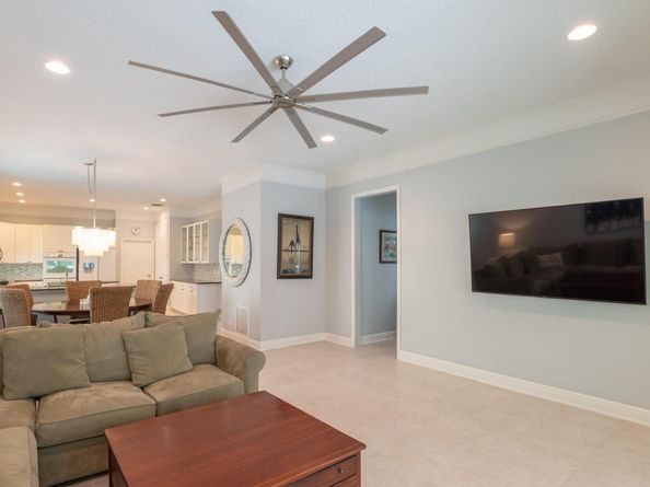 157 Oakwood Lane, Palm Beach Gardens FL 33410