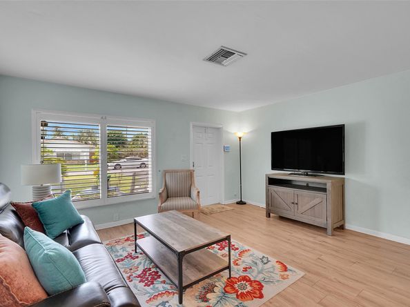 161 SE 8th St, Pompano Beach FL 33060