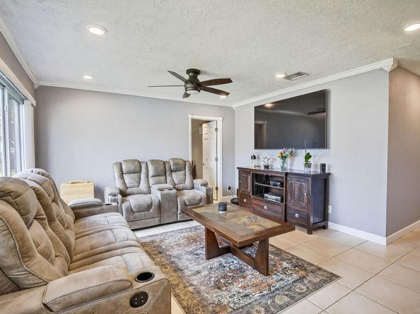 6850 Atlanta St, Hollywood FL 33024