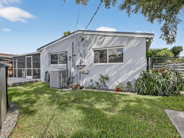6850 Atlanta St, Hollywood FL 33024