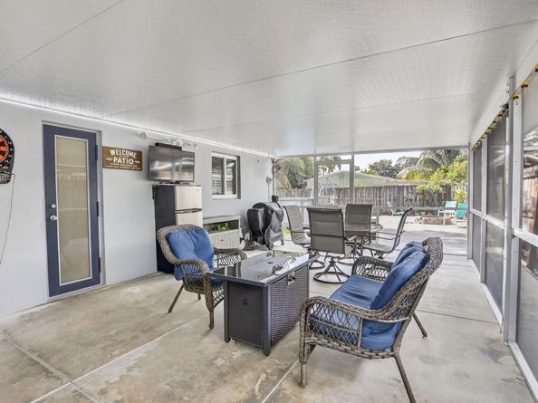 6850 Atlanta St, Hollywood FL 33024
