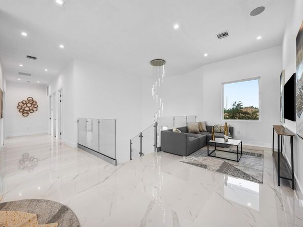 2641 NE 48th Street, Lighthouse Point FL 33064