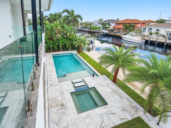 2641 NE 48th Street, Lighthouse Point FL 33064