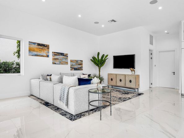 2641 NE 48th Street, Lighthouse Point FL 33064