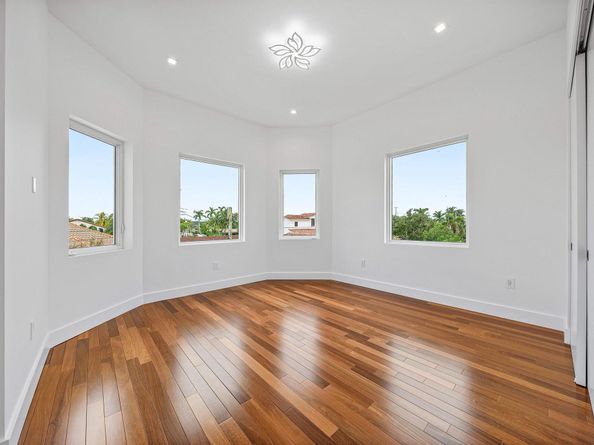 2641 NE 48th Street, Lighthouse Point FL 33064