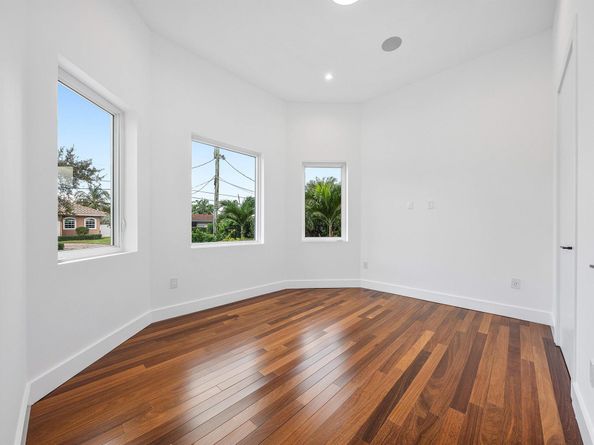 2641 NE 48th Street, Lighthouse Point FL 33064