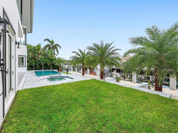 2641 NE 48th Street, Lighthouse Point FL 33064