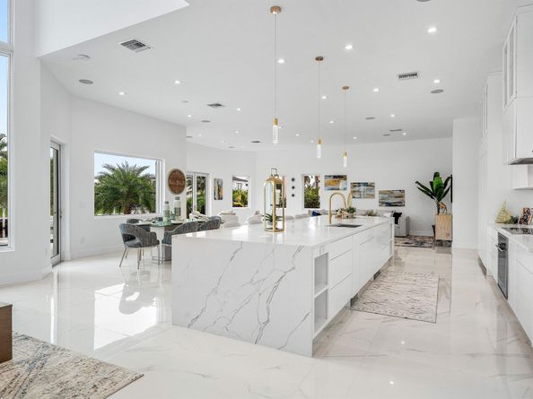 2641 NE 48th Street, Lighthouse Point FL 33064