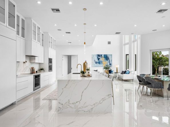 2641 NE 48th Street, Lighthouse Point FL 33064