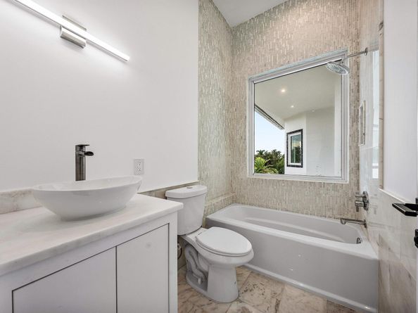 2641 NE 48th Street, Lighthouse Point FL 33064