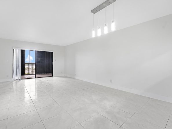 2200 S Cypress Bend Dr 805, Pompano Beach FL 33069