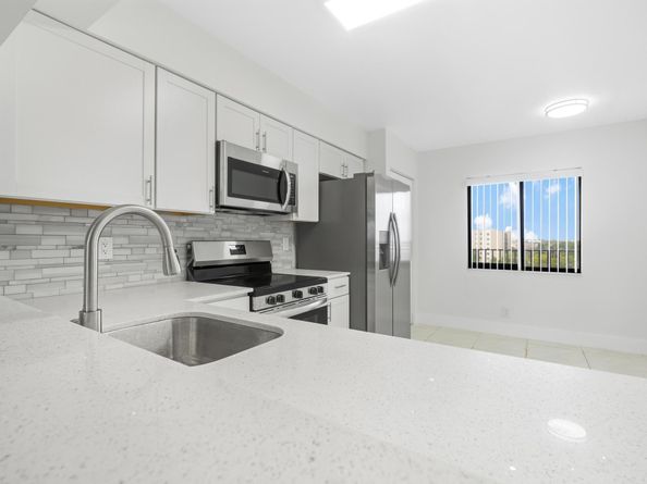 2200 S Cypress Bend Dr 805, Pompano Beach FL 33069