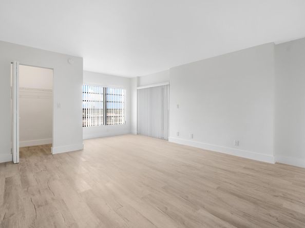 2200 S Cypress Bend Dr 805, Pompano Beach FL 33069