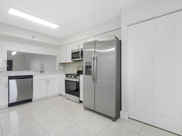2200 S Cypress Bend Dr 805, Pompano Beach FL 33069