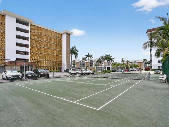 3050 NE 16th Avenue 107, Oakland Park FL 33334