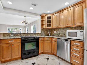 3050 NE 16th Avenue 107, Oakland Park FL 33334